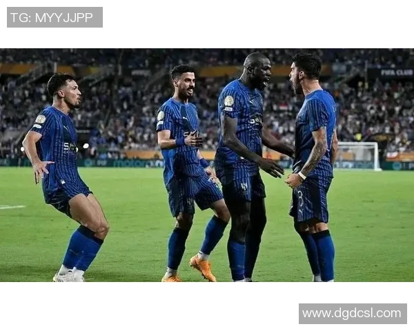 欧联杯曼城小胜拜仁神奇扑救引发转会热议与球迷狂欢